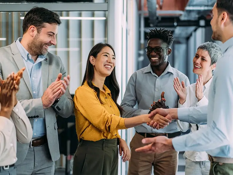 How to Design an Irresistible Employee Bonus Plan That Boosts Motivation