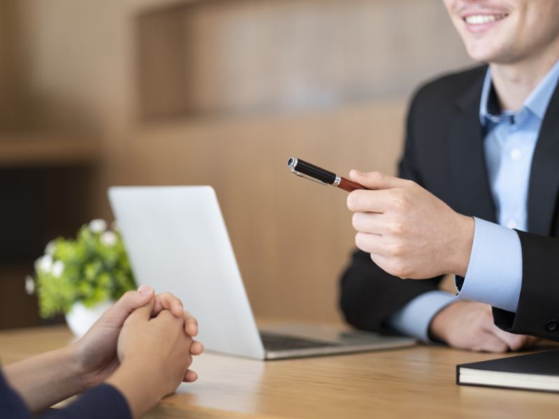 Interview Etiquette: 4 Tips on How to Behave at a Job Interview