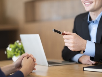 Interview Etiquette: 4 Tips on How to Behave at a Job Interview